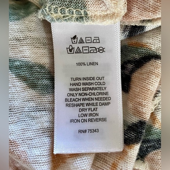 Rachel Zoe - 100% linen v neck dusty pink, sage green leaf pattern top. Size L. - Picture 5 of 6